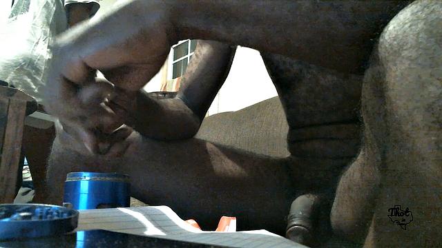 Пышная чернокожая устраивает анальный драйв на природе Техаса-ковбои аплодируют