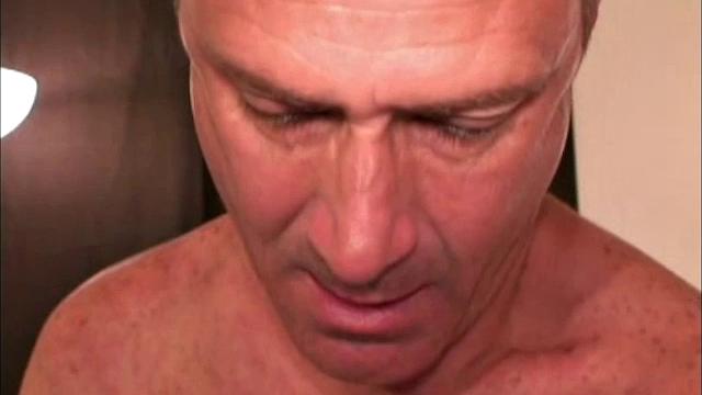 перри дрочит другу и доводит до оргазма