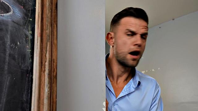 Сочные сиськи скачут на члене и получают по полной