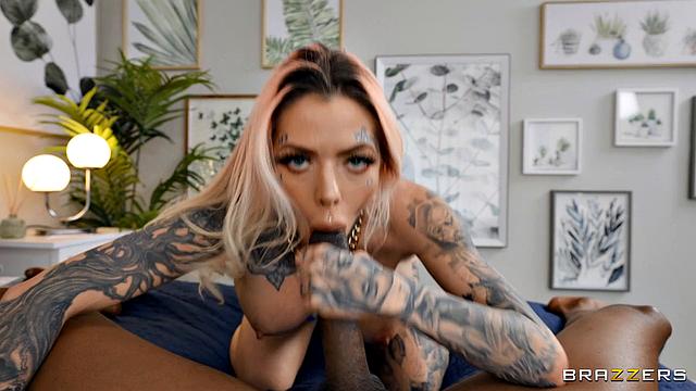 Big Dick Satisfies Sultry Babe