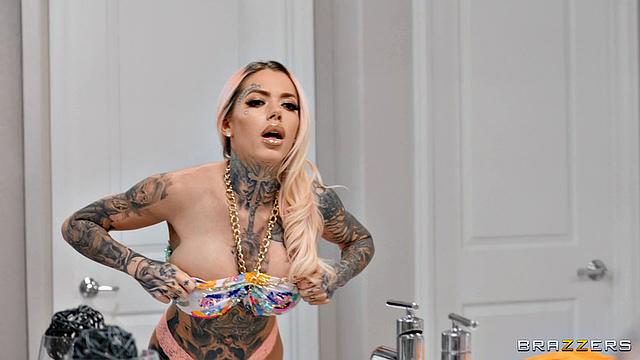 Big Dick Satisfies Sultry Babe