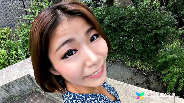 Мию Ширатори крутит жопкой, но танцы тут только для взрослых зрителей