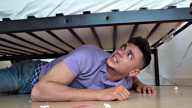 татуированная соседка дрочит и получает крепкий трах