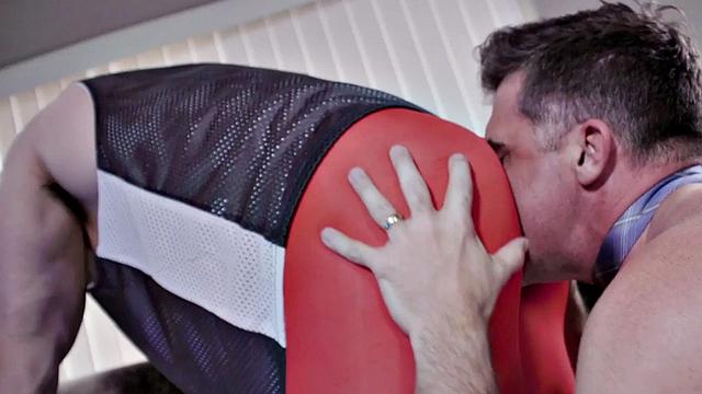 Hunk patient barebacks doctor before creampie