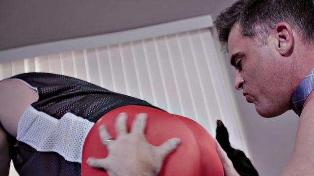 Hunk patient barebacks doctor before creampie