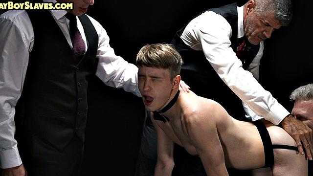 Submissive twink fucked by muscled DILF in voyeur scene