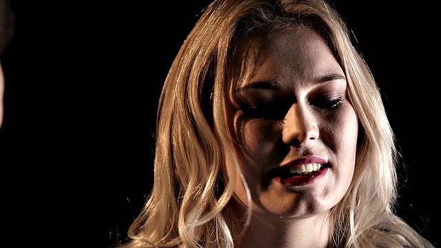 Смотри, как Mimi Cica трахается жёстко на каблуках