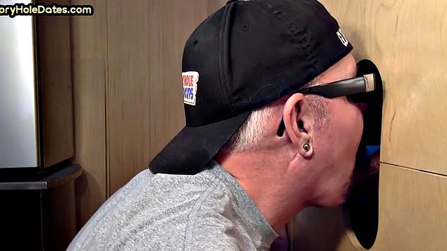 Gloryhole BJ: DILF sucks neighbors in homemade closeup