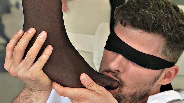 21 SEXTURY - Horny Brunette Mary Bambola Pleases Man With Pretty Feet In Stockings