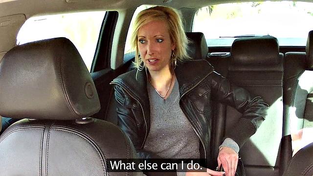 блондинка отсасывает таксисту за поездку - pov