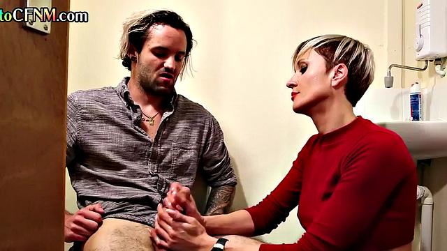 Amateur CFNM tattooed British MILF gives toilet to man