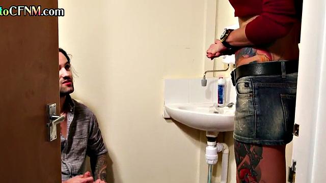 Amateur CFNM tattooed British MILF gives toilet to man