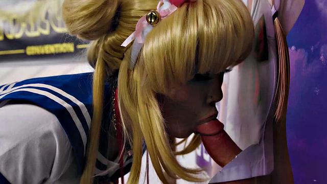 Лулу Чу заливают струйными залпами Джуэлз Блу и Коди Вор в безумной футанари-троице