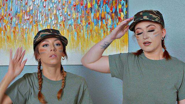 две взрослые кадетки трахают сержанта по очереди