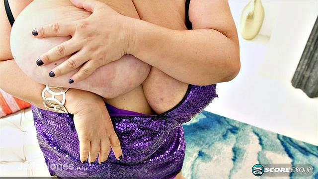 The Amazing Julia Jones & Her 38GGG Wonders