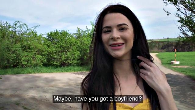 дерзкая сука трахается с грязным жеребцом на улице pov