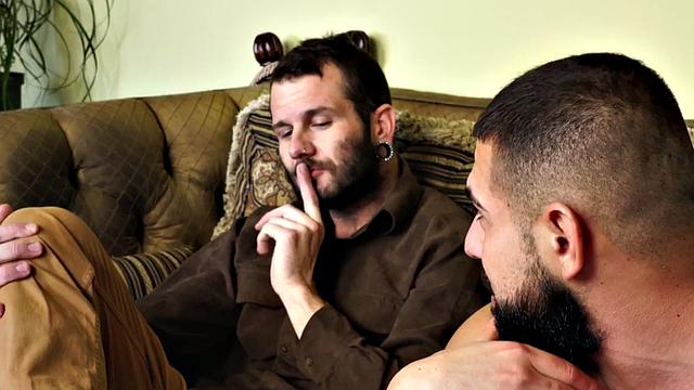 Muscly hunk rimming and barebacking while bottom wanks