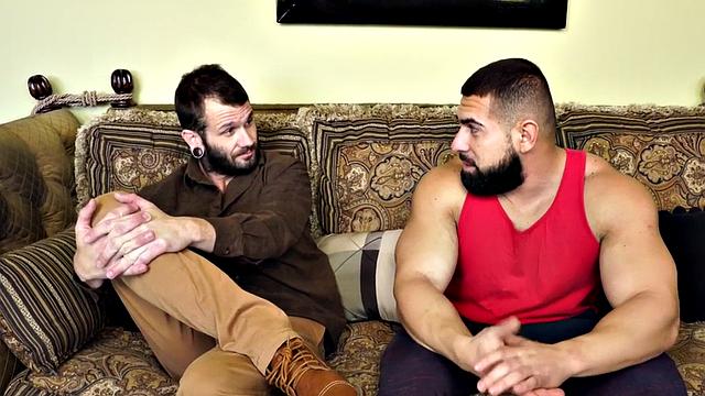 Muscly hunk rimming and barebacking while bottom wanks