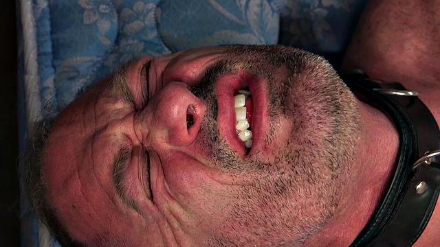 Machine-loving mistress fucks male sub