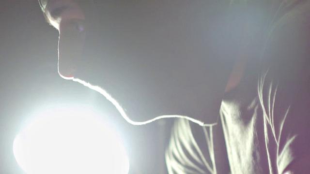 Sargent Cutler is interrogating Thomas for any useful information he may have