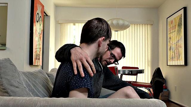 грустно в гостях? дядя знает, чем занять кузена