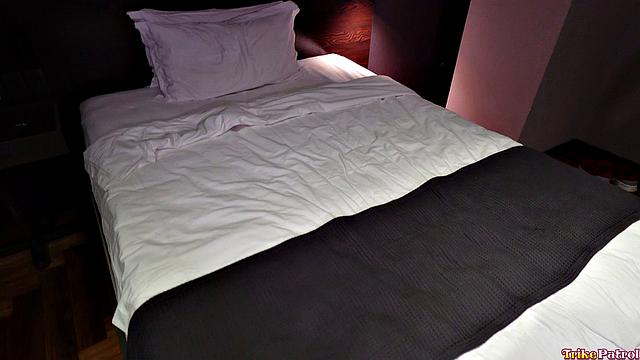 Филиппинка решила развлечься и устроила домашний секс без купюр - камера не врёт, как и её оргазмы.