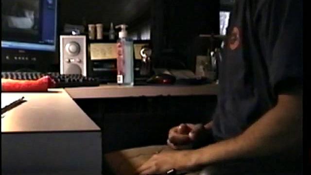 Зак кончает на свои трусы