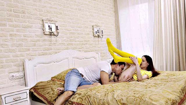 SIS.PORN. Tricky guy has a nice twosome with the naive stepsister