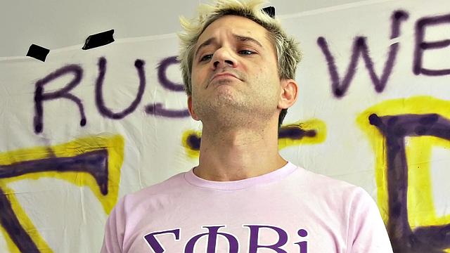 Babe fucking a bisexual pledger in this college threesome