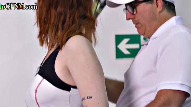 смотри, как теннисные госпожи устраивают групповуху с парнем