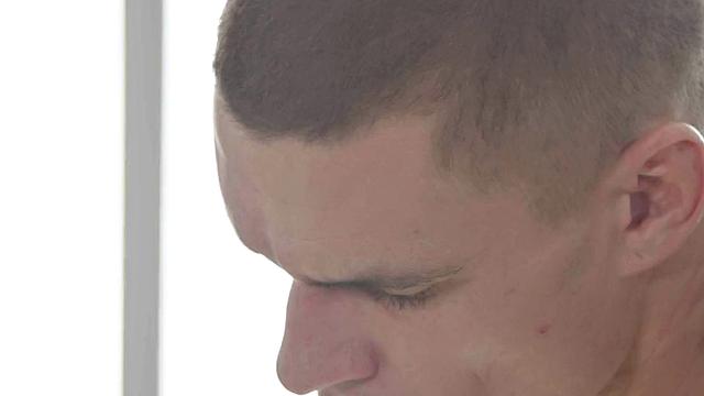 Seducing masseur pleses 21yo client in doggystyle