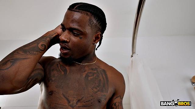 Big Dick Stretches Pussy