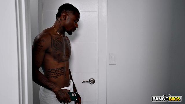 Big Dick Stretches Pussy