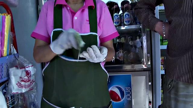 Som - Getting Intimate - 4min Clip