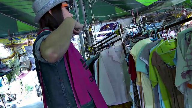 Som - Getting Intimate - 4min Clip