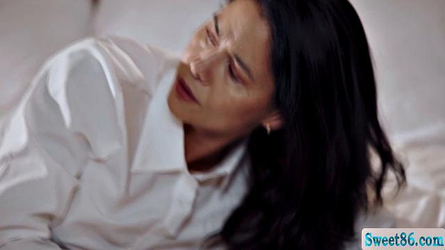 My gorgeous babysitter massages my shoulder and pussy