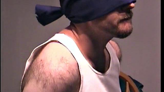 Смотри, как Сет получает глубокий римминг от мужика и кончает мощно на камеру.