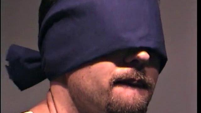 Смотри, как Сет получает глубокий римминг от мужика и кончает мощно на камеру.