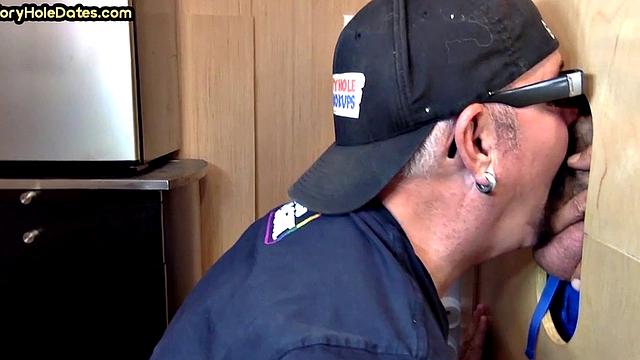 Amateur gloryhole daddy sucks pecker in homemade BJ