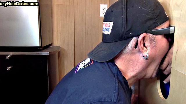 Amateur gloryhole daddy sucks pecker in homemade BJ