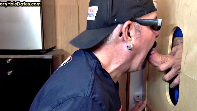 Amateur gloryhole daddy sucks pecker in homemade BJ