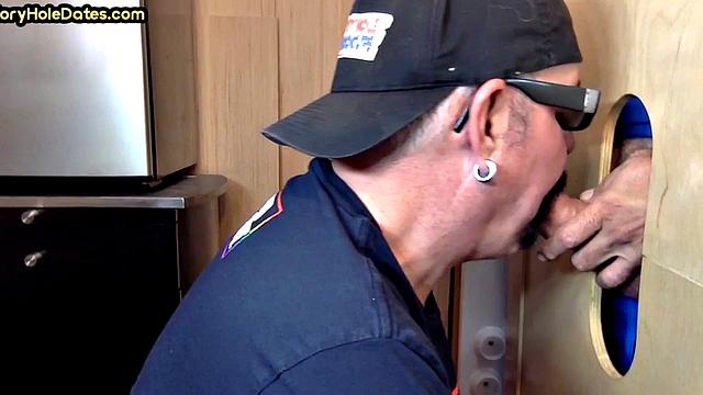 Amateur gloryhole daddy sucks pecker in homemade BJ