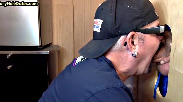 Amateur gloryhole daddy sucks pecker in homemade BJ