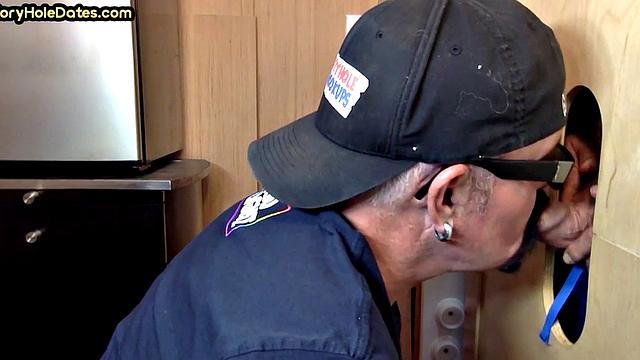 Amateur gloryhole daddy sucks pecker in homemade BJ