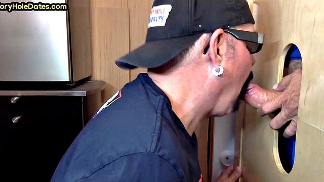 Amateur gloryhole daddy sucks pecker in homemade BJ