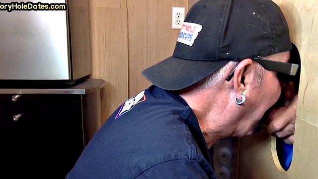 Amateur gloryhole daddy sucks pecker in homemade BJ