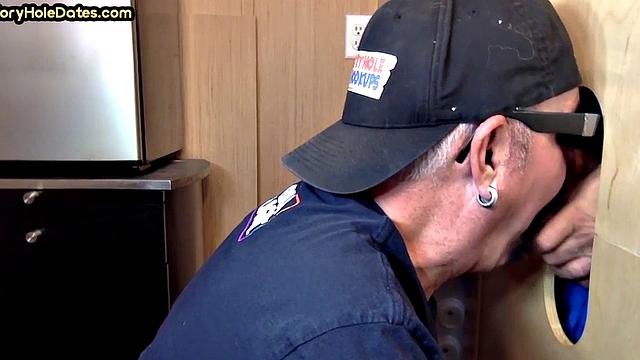 Amateur gloryhole daddy sucks pecker in homemade BJ