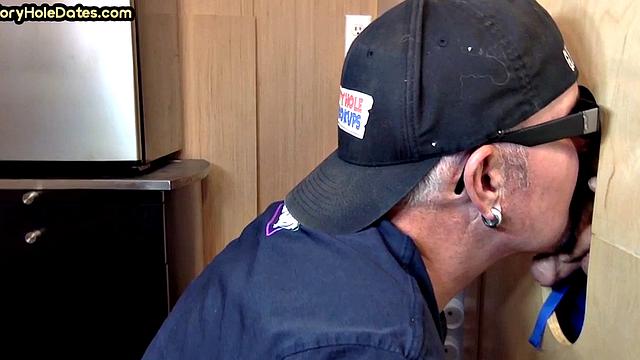 Amateur gloryhole daddy sucks pecker in homemade BJ