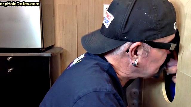 Amateur gloryhole daddy sucks pecker in homemade BJ