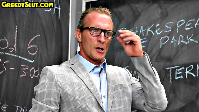 21yo petite babe gets pussyfucked